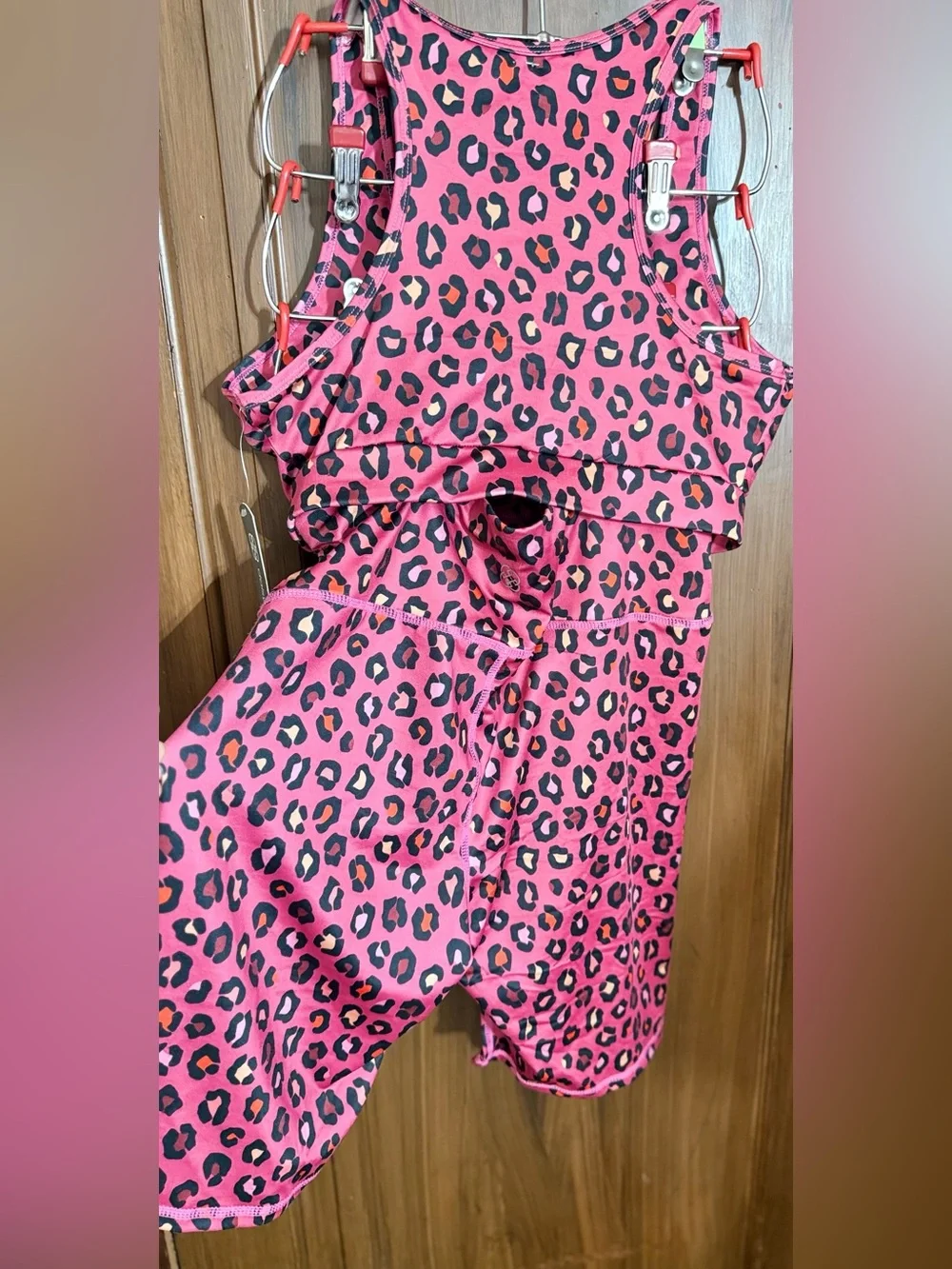 Daisy Fuentes Women's Pink Leopard Print Sports Bra & bike shorts XL
